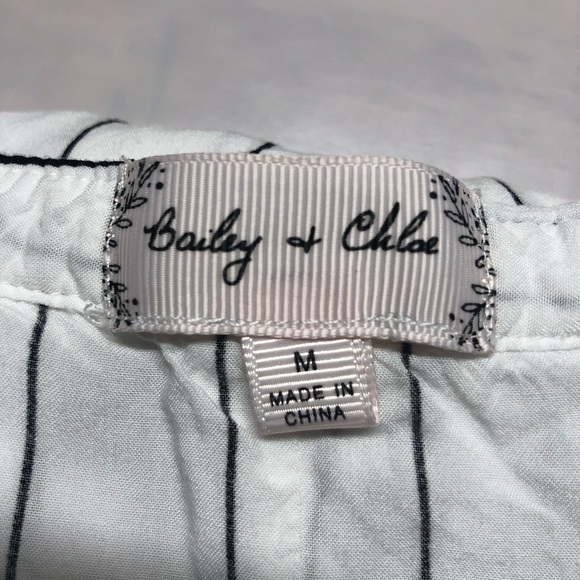 Bailey & Chloe Women Blouse Size M Stripes V Neck Roll tab Sleeve Flowy Summer - Picture 2 of 15